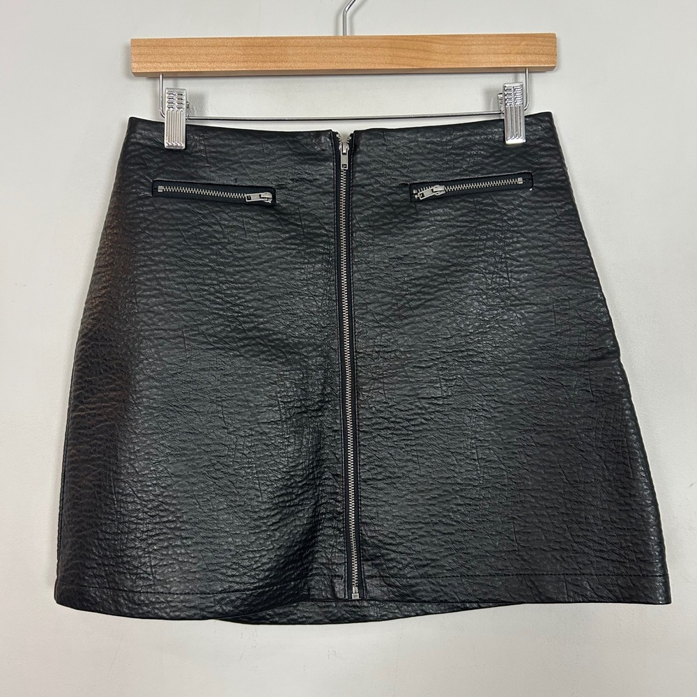 NEW Cotton On Mini Skirt Black Textured Faux Leather Front Zip Size 6 Women's
